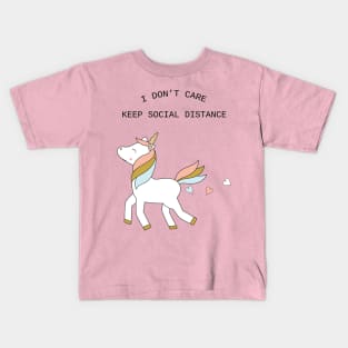 Unicorn - keep social distance - black text Kids T-Shirt